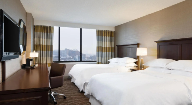 Четырёхместный номер Standard Sheraton Philadelphia University City Hotel