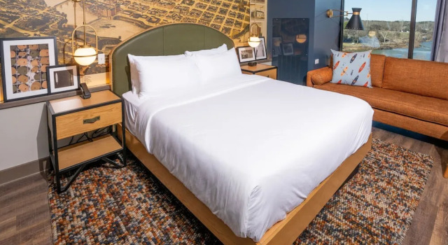 Двухместный номер Standard с видом на реку Hotel Indigo - Columbus at Riverfront Place by IHG