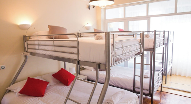 Люкс с балконом Help Yourself Hostels - Carcavelos Coast
