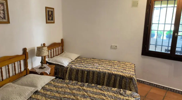 Comfortable Spacious Family House, Large Terrace and Garden, Beach and Bars