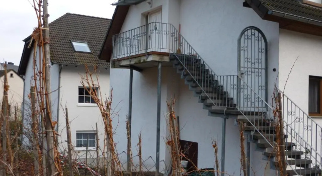 Апартаменты Ferienwohnung zur Burg Eltz