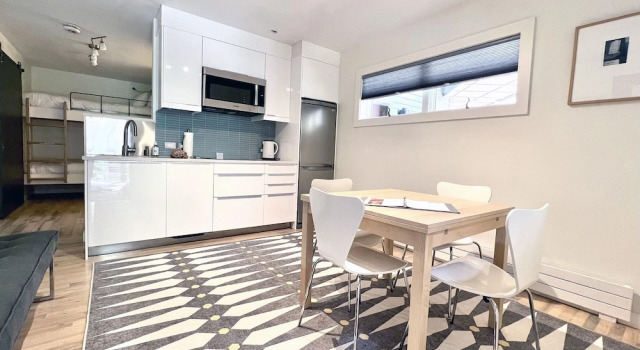 Номер Standard Chic, Modern Walk Anywhere @ Viking Lodge 206 1 Bedroom Condo by RedAwning