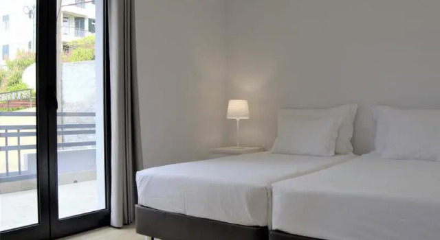 Номер Standard с балконом Apartamentos Turísticos Vitoria by Petit Hotels