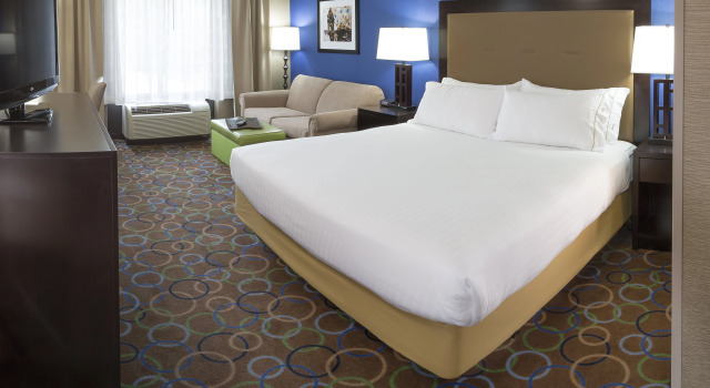 Holiday Inn Express Hotel & Suites Manchester - Airport, Varaa Hotelli Hotellit New England uima-altaalla, Uima-allas