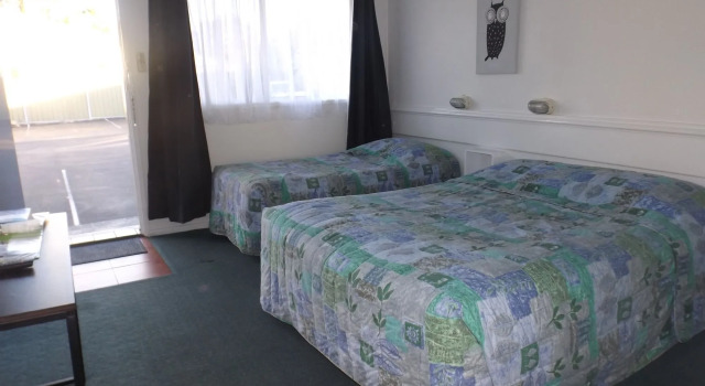 Motabelle Holiday Units, Забронировать Отель Тамуорт New England NSW, рядом с The Golden Guitar