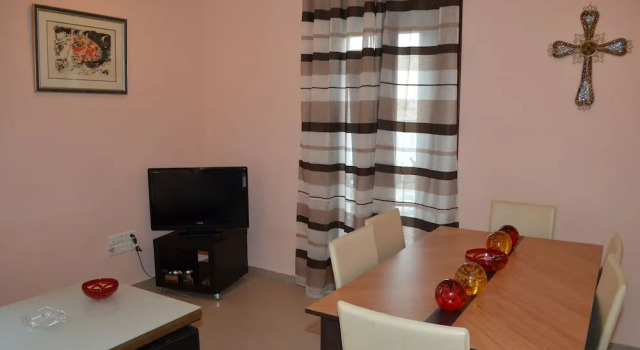 Коттедж с 6 комнатами с балконом City center beach house