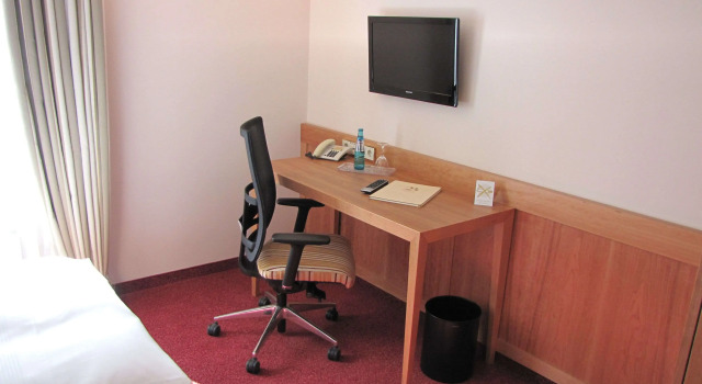Standart tek kişilik oda Bayerischer Hof