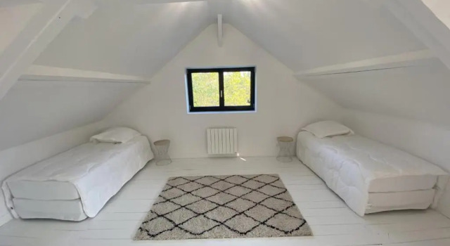 Gîte de Charme à Senlisse: Confort Haut de Gamme, Parc Arboré, Cheminée, Wifi Gratuit, Proche Châteaux - FR-1-527-9, Réserver Hôtel Senlisse Île-de-France