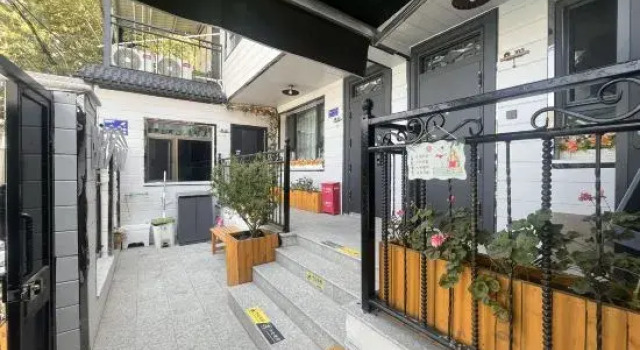 Yining Huati Manju Homestay, Book Hotel Yining Xinjiang
