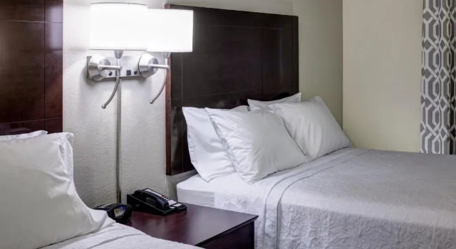 Четырёхместный студия-люкс Hampton Inn & Suites Phoenix North/Happy Valley