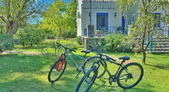 Villa Lefka Stunning Seaside Villa in Corfu with Private Gardens, Забронировать Вилла Отели периферии Ионических островов с парковкой, Парковка