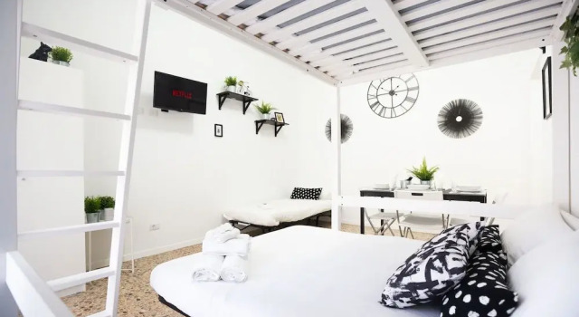 Апартаменты c 1 комнатой с балконом Home Hotel -  Anacreonte 7