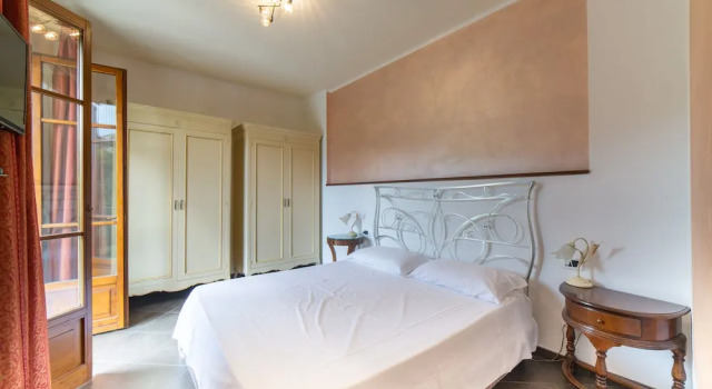 Двухместный номер Standard с балконом и с красивым видом из окна Residence Villa il Casale - appartamenti wellness, piscina e SPA