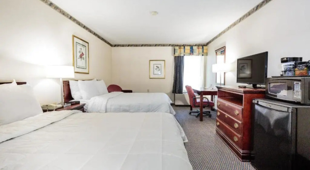 Четырёхместный номер Standard The View Inn & Suites Bethlehem / Allentown / Lehigh Airport