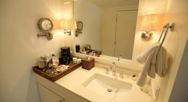 Четырёхместный номер Premier Pavilion Hotel