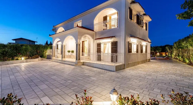 Вилла Aigli Villa