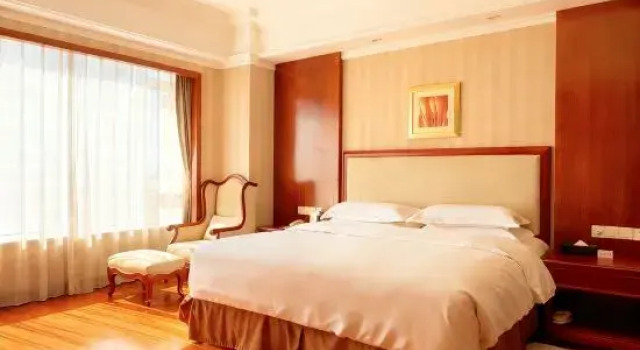 Семейный люкс Business Enrichee Gloria Plaza Hotel