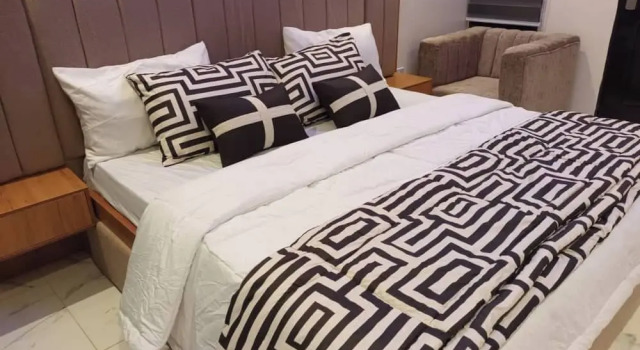 Less2more Luxury Suites - Comfort in Style, Book Hotel  