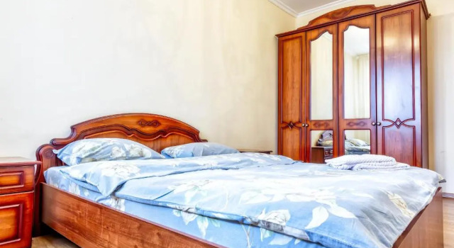 419 Apartamenty v delovom tsentre s vidom na gory Otlichnyj variant dlja turistov i komandirovannyh, Book Lejlighed Hoteller i Almaty med morgenmad, nær Abay Metro Station, Morgenmad