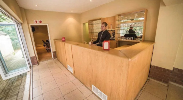 Acacia Guesthouse, Book Hotel Billige hoteller i Klerksdorp