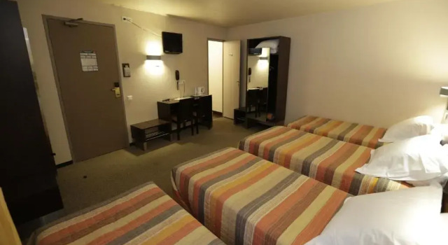 Четырёхместный номер Standard Hôtel Au Petit Caporal