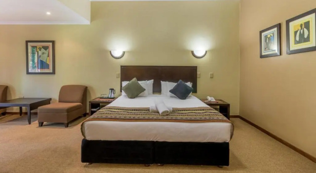 Семейный номер Standard с балконом Hotel Numbi & Garden Suites