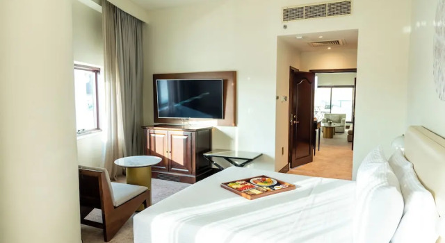 Люкс Executive Отель Majestic Cove Hotel