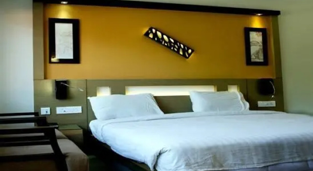 Hotel Rail View