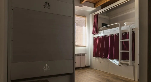 Albergue Bercianos 1900, Varaa Hotelli Bercianos del Real Camino Espanja