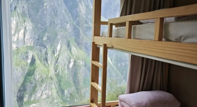 Кровать в общем номере (женский номер) Tiger Leaping Half Way Guest House