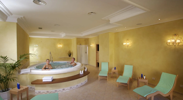 Due Lune Puntaldia Resort & Golf, Забронировать Курортный отель Пунтальдия Сан Теодоро