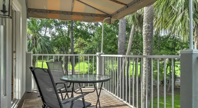 Вилла с 2 комнатами с балконом Beach & Pool Access: Golf Villa in Hilton Head