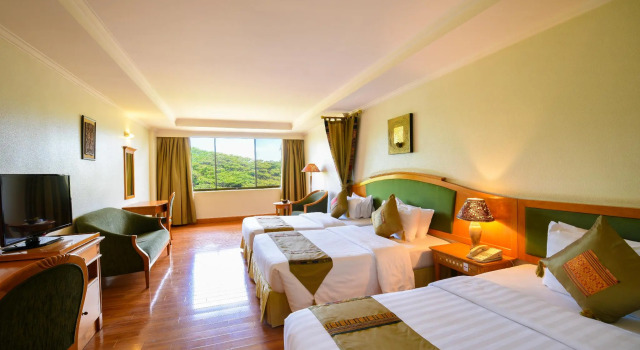Трёхместный семейный номер Standard Angkor Century Resort & Spa