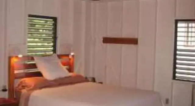Коттедж с балконом Caye Caulker Vacation Homes