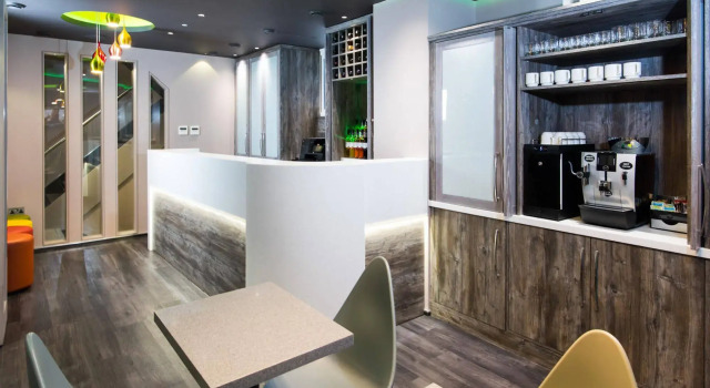 London Court Hotel