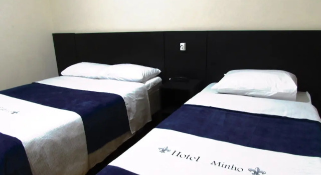 Трёхместный номер Standard Hotel Minho - Ótima Escolha Próximo à 25 de Março, Brás, Bom Retiro, Metrô e Hospital da Mulher - Café da Manhã Incluso - Estacionamento em Frente