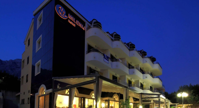 Hotel Milenij, Забронировать Отель Отели Макарска 4 звезды, рядом с Набережная Рива (Макарска), 4*