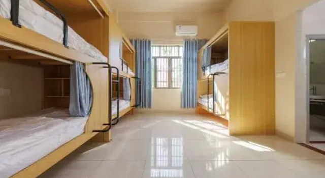 Кровать в общем номере (мужской номер) Chujian homestay