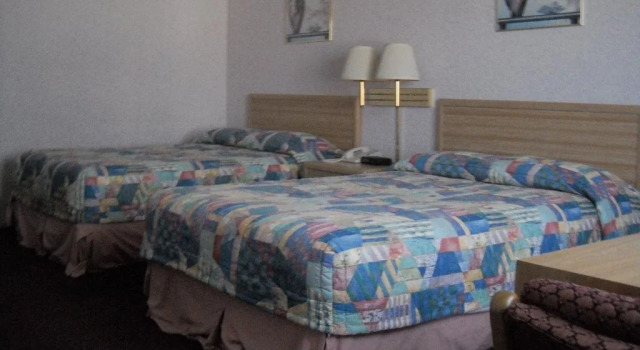Palms Courtyard Inn