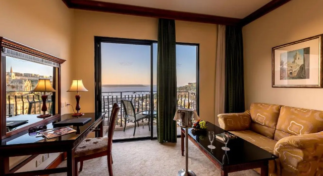 Двухместный номер Superior с балконом и с видом на море Grand Hotel Gozo