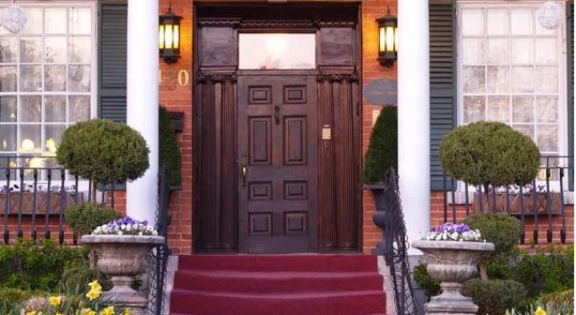 The Woodlawn Inn