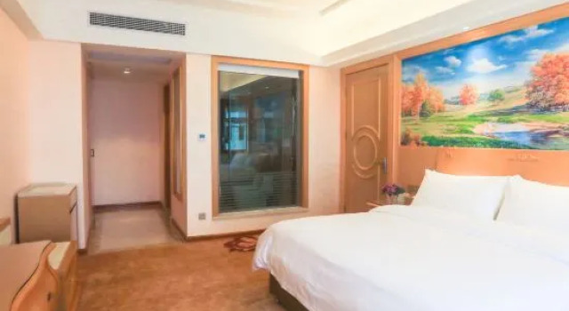 Deluxe Suite Vienna Hotel (Guangxi Hezhou Fuchuan Hotel)