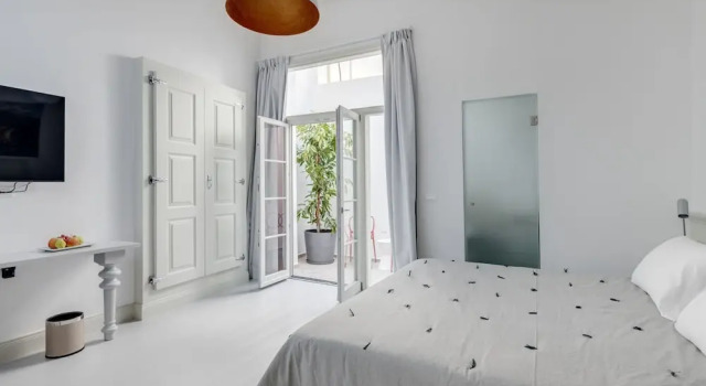 Номер Standard Skylight - 1873 Seafront Luxury Suites on the Harbor, City Center