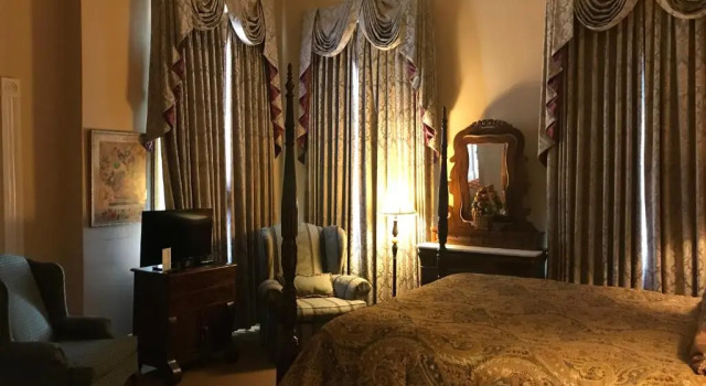 The Guest House Historic Mansion, Buchen Sie Pension SPA-Hotels in Natchez, SPA
