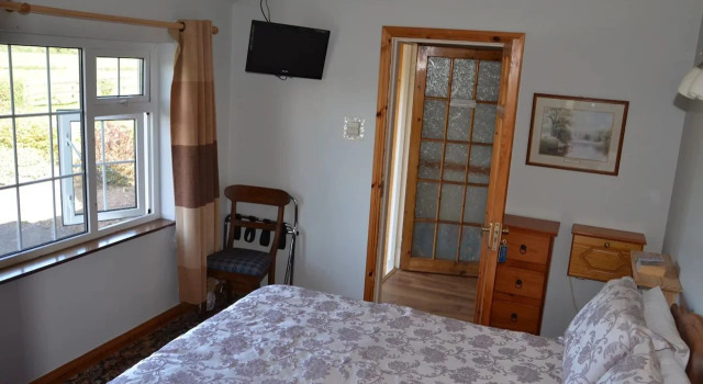 White Heather Farmhouse, Book Bed and Breakfast Hotels in Kerry with Parking, Parking