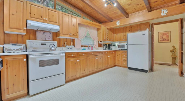 Rustic Cottage w Heating Kitchen Canal Lake, Varaa Lomakoti Kawartha Lakes Ontario