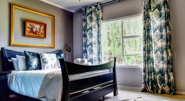 Коттедж Golden View Luxury Self Catering