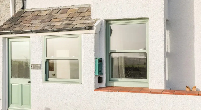 Ty ar Ben Bryn, Book Feriehus Llanfaelog Anglesey