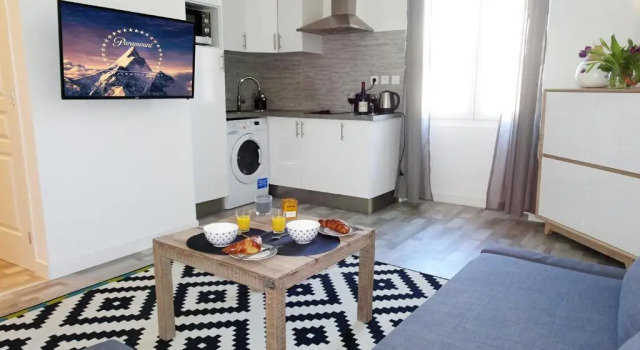 Апартаменты Le Trendy: 2-room 2 blocks from the beach