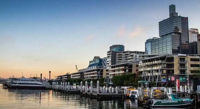 Апартаменты c 1 комнатой A Stylish Apt for 6 Right Next to Darling Harbour